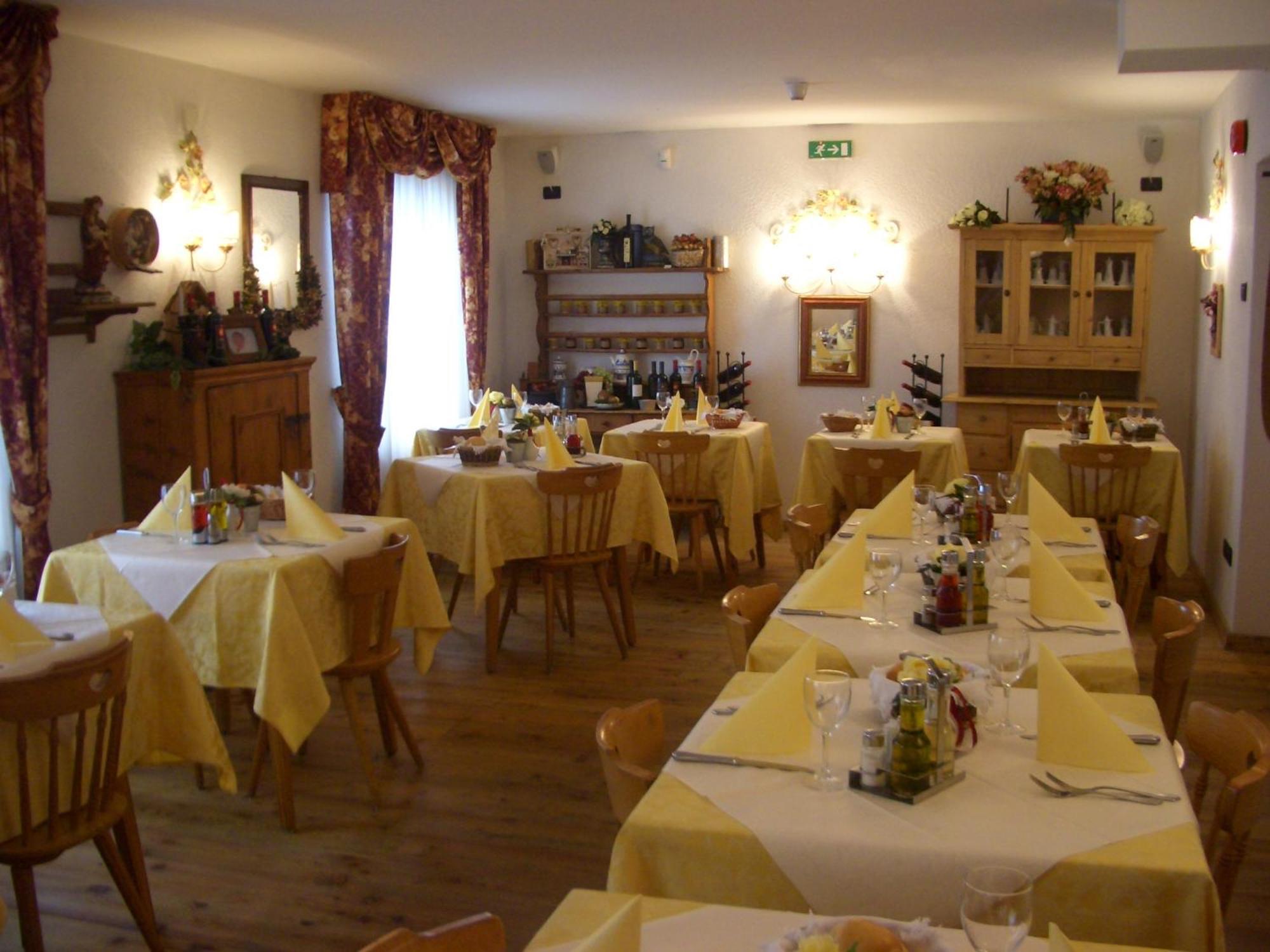 Chalet Fiocco Di Neve ปินโซโล ภายนอก รูปภาพ