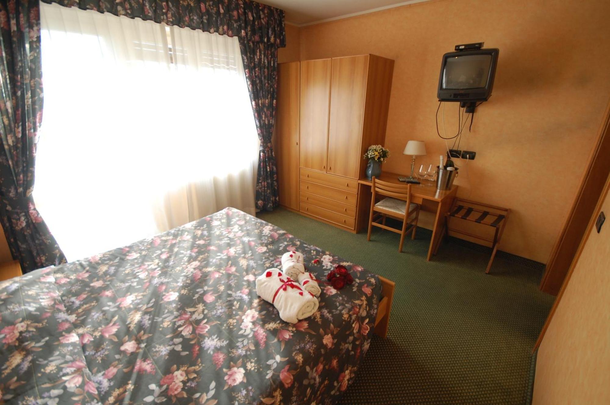 Chalet Fiocco Di Neve ปินโซโล ห้อง รูปภาพ