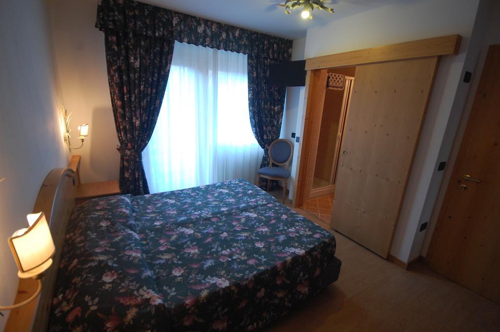 Chalet Fiocco Di Neve ปินโซโล ภายนอก รูปภาพ